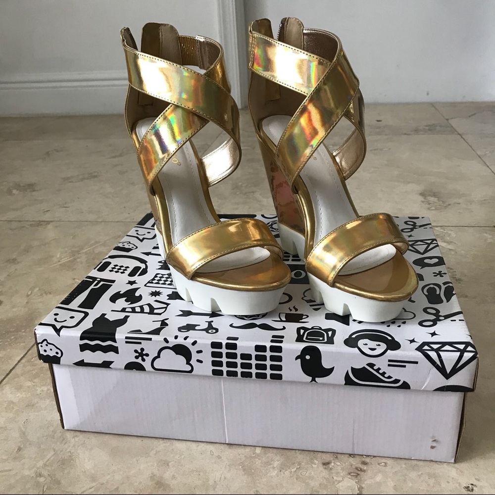 Gold metallic wedges